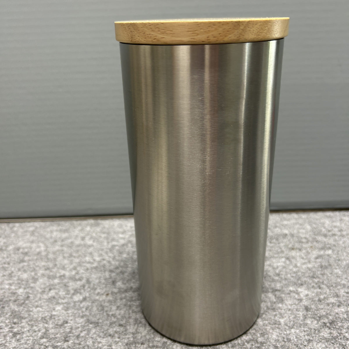 ZACK 24005Y キャニスター:ふたを閉じた本体を正面から見た全体