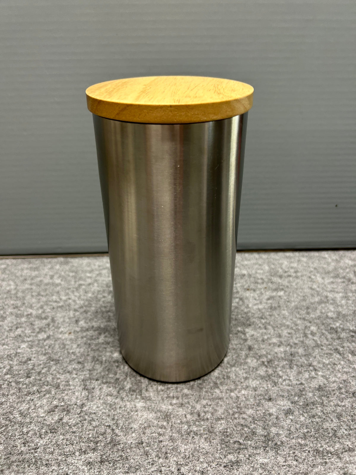 ZACK 24005Y キャニスター:ふたを閉じた本体を正面から見た全体