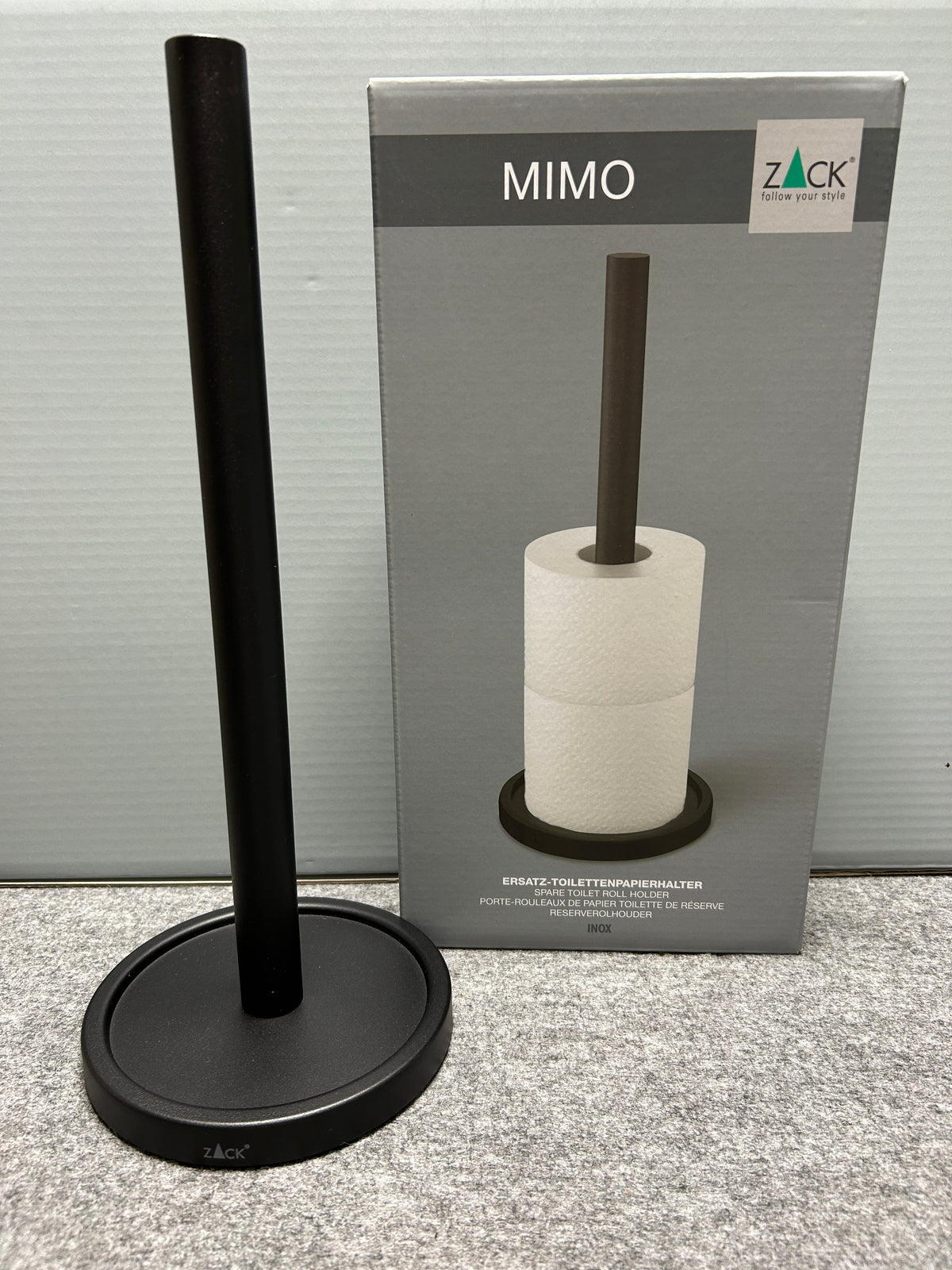 ZACK 40286Y スペアトイレットペーパーホルダー:本体と商品パッケージを並べた状態