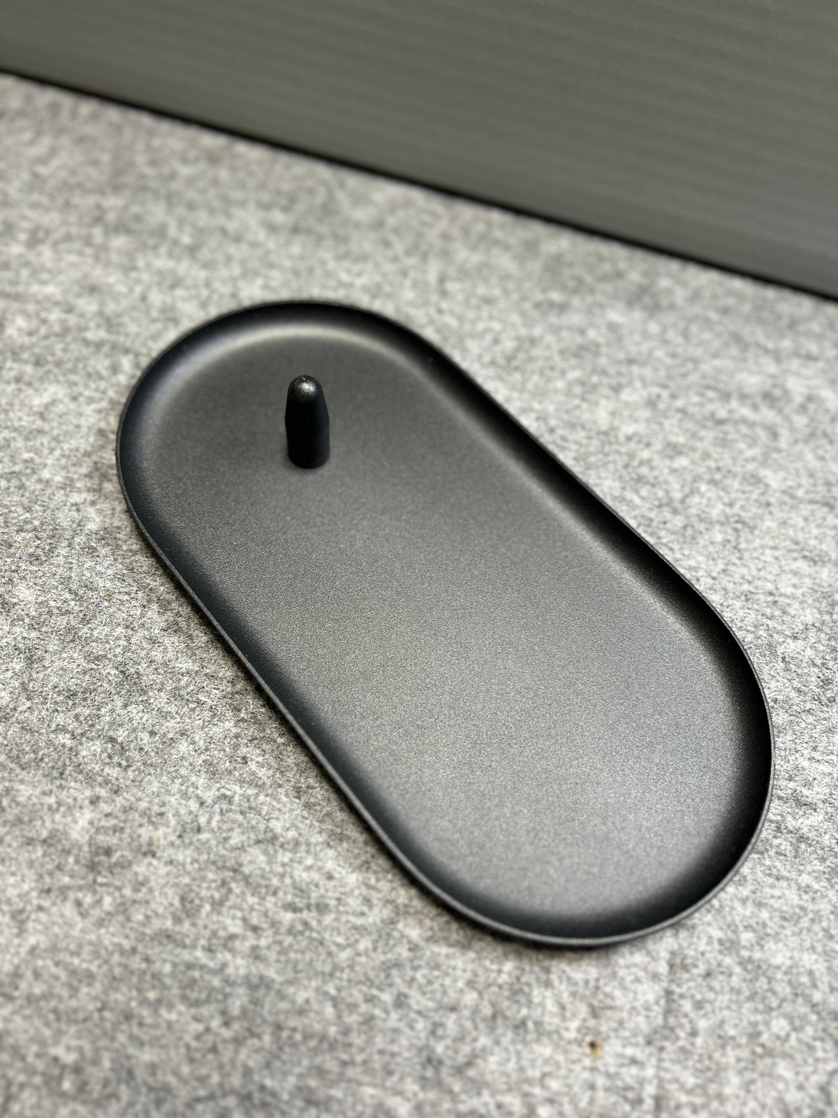ZACK 40525Y メイクアップミラー:支柱取付部を備えたトレー状の台座