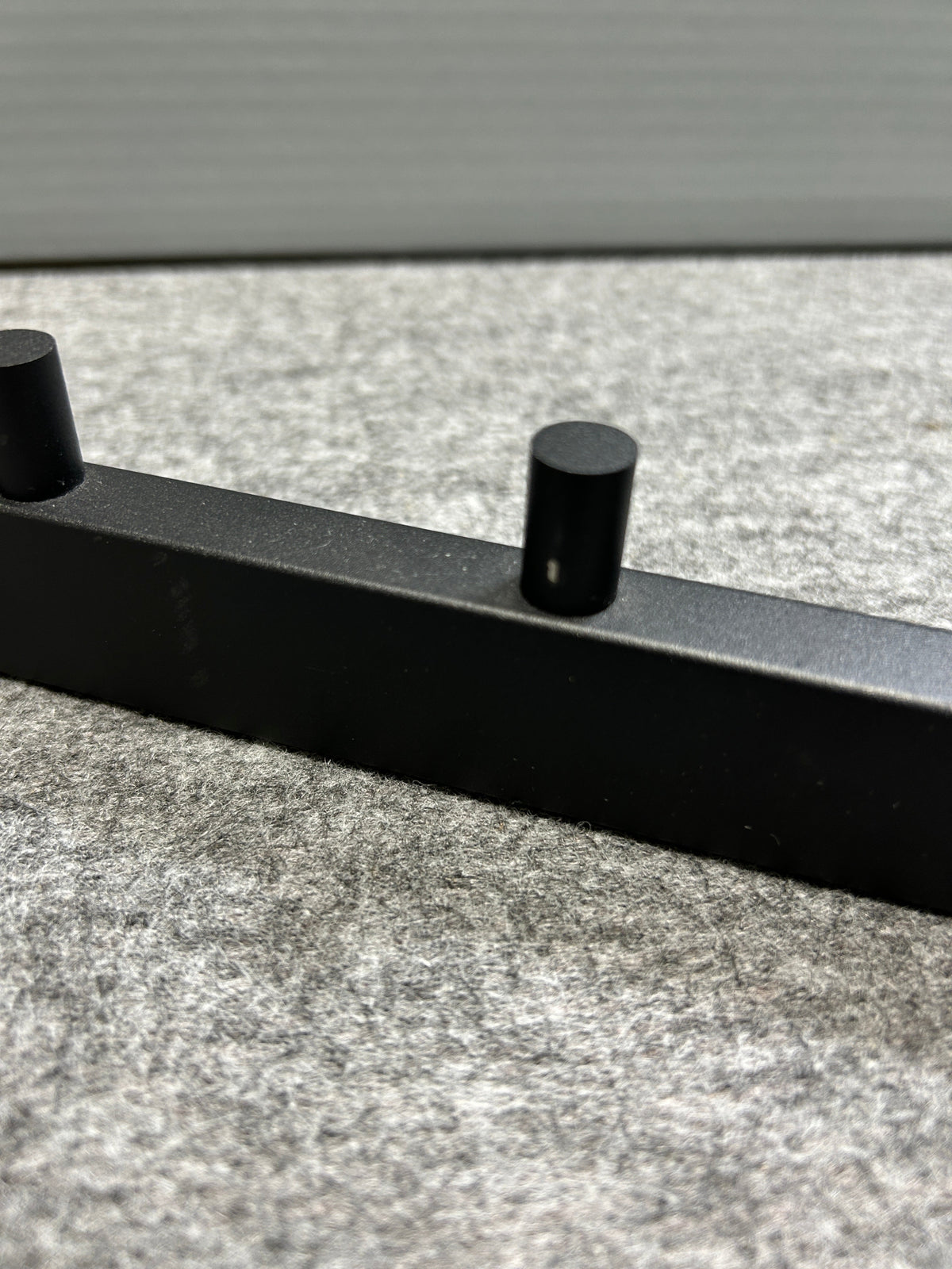 ZACK 40579Y タオル掛け:本体バーと円柱形のフック部分の拡大