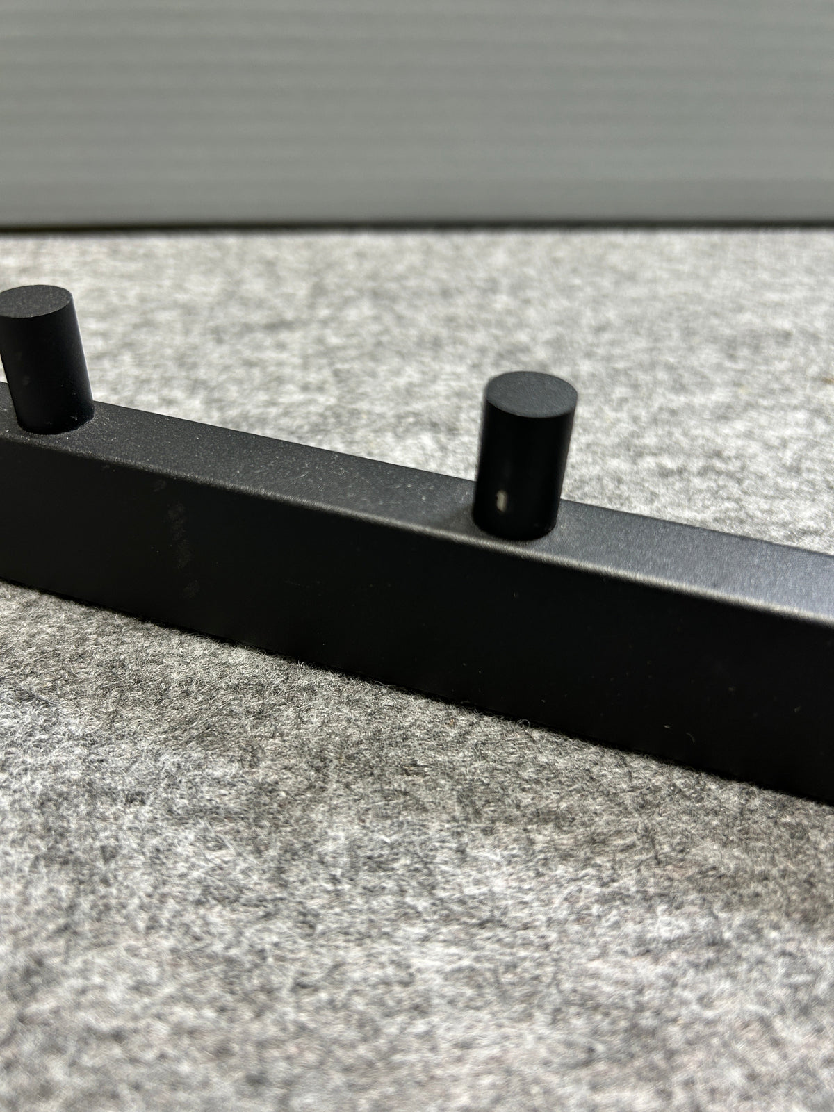 ZACK 40579Y タオル掛け:本体バーと円柱形のフック部分の拡大