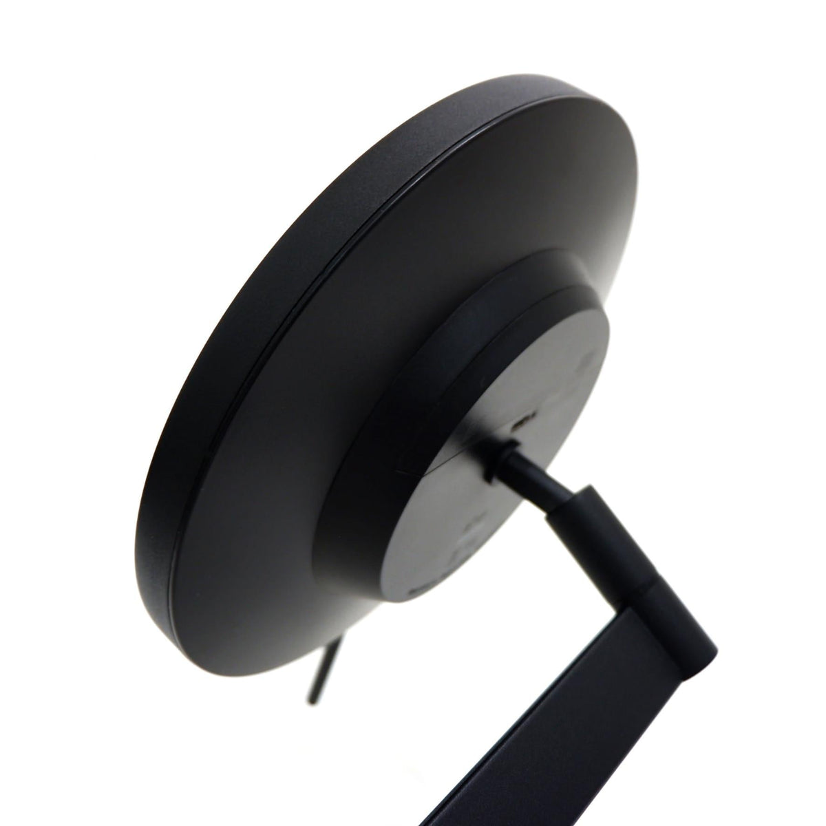 ZACK 40583 LINEA マットブラックのLEDメイクアップミラー:背面斜めから見た鏡の厚みとアーム