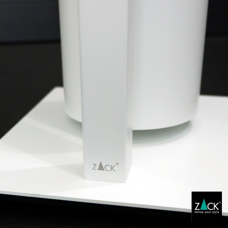 ZACK 40818B トイレットバトラー:ケース下部と台座に刻印されたロゴの拡大