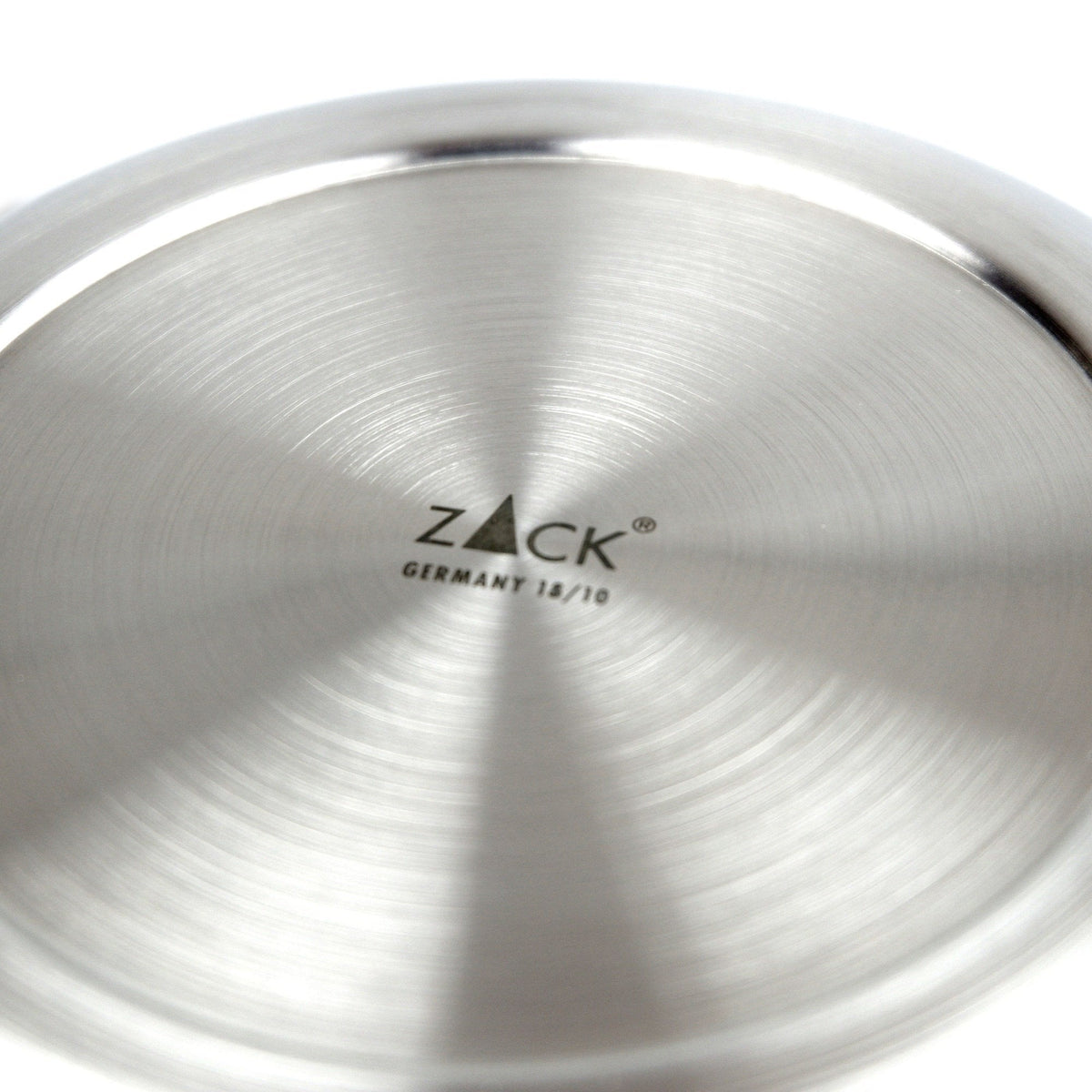 ZACK 50163 CONTAS ステンレス製回転式灰皿:底面に刻印されたZACKロゴの拡大