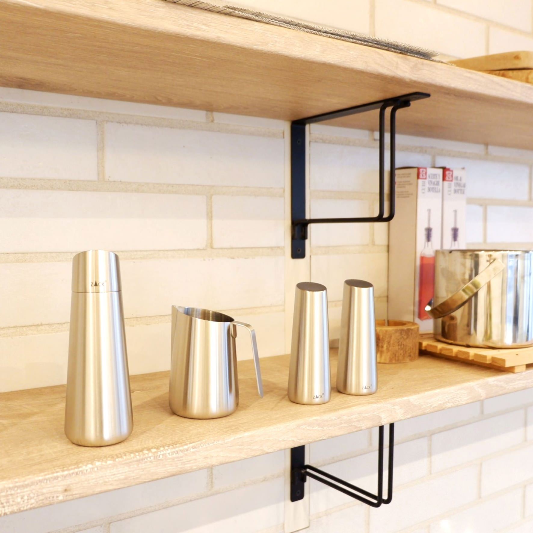 シュガーシェイカー｜20525 ACIO HL シュガーディスペンサー 高さ15.5cm 直径5.6cm 18/10ステンレス製 ヘアライン仕上げ SP50