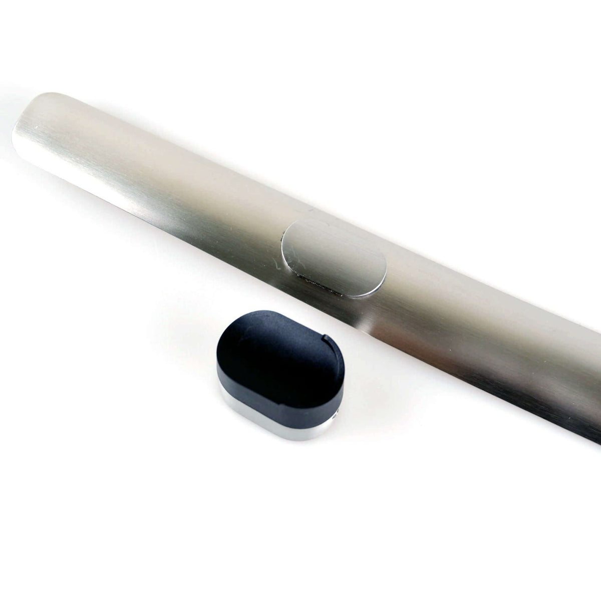 ZACK 50654：銀色の靴べら裏側のホルダー位置と取り外したホルダー