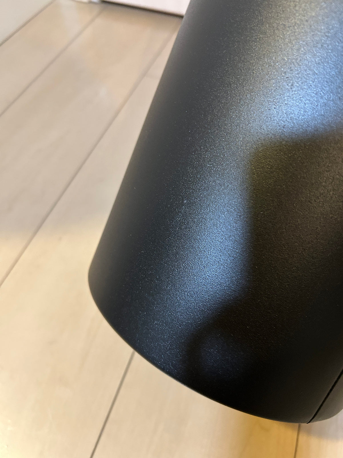 ZACK 50507Y：CIVOSのバスケット：黒い側面の表面状態と細かな質感が見える拡大