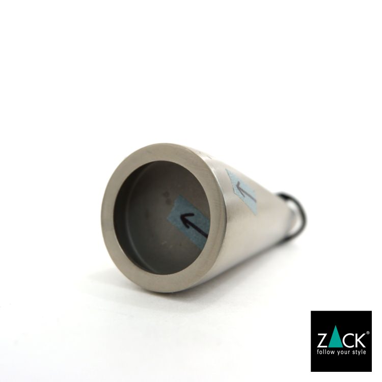 ZACK 20568D ボトルオープナー：矢印の目印が貼られた本体底面の拡大