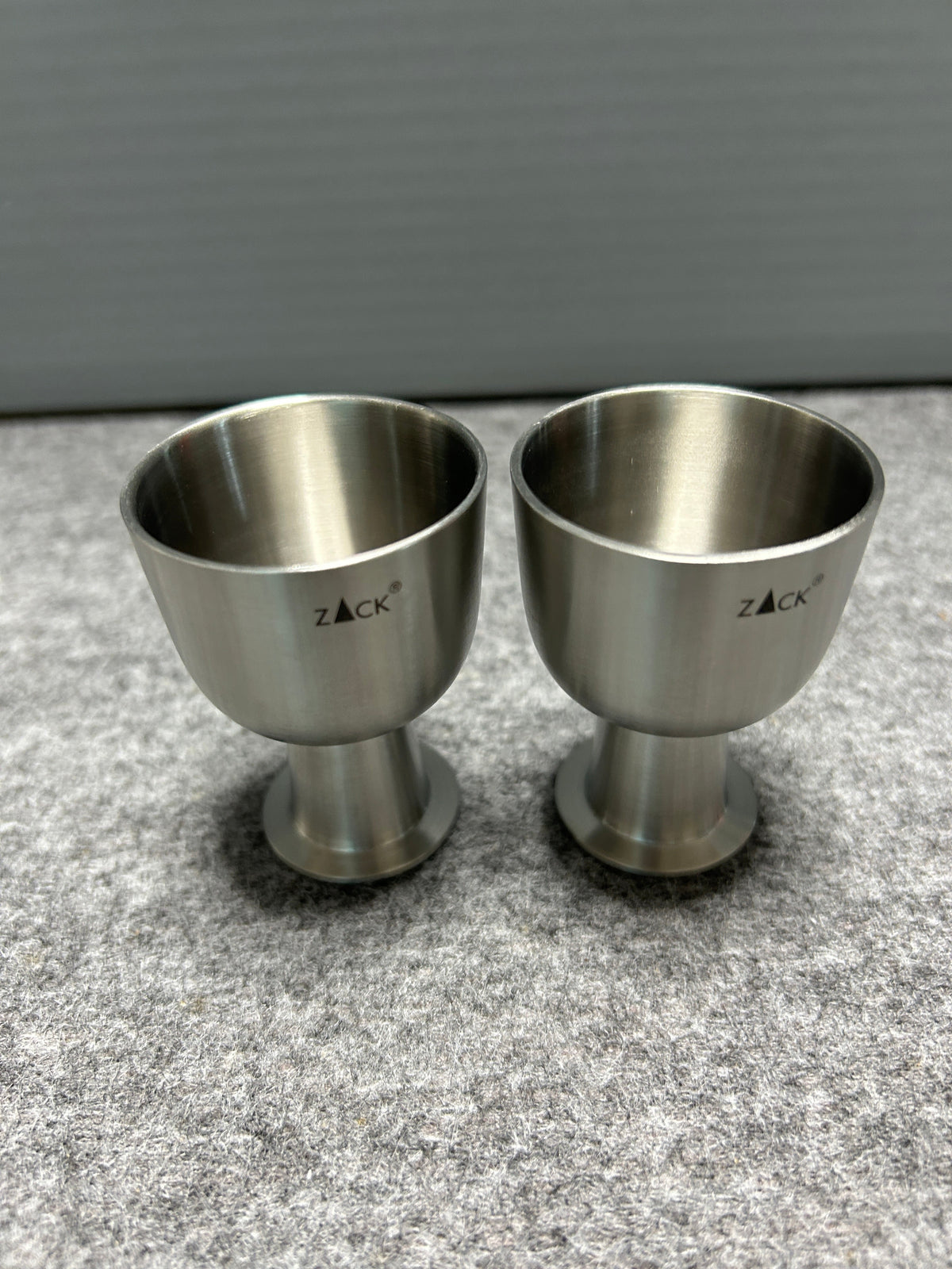 ZACK 20886Y エッグカップ：2点の本体を並べて正面から見た全体