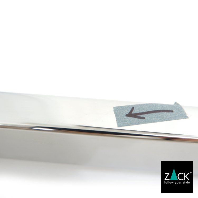 ZACK 40002D バスルームシェルフ：矢印の目印が貼られた本体表面の拡大