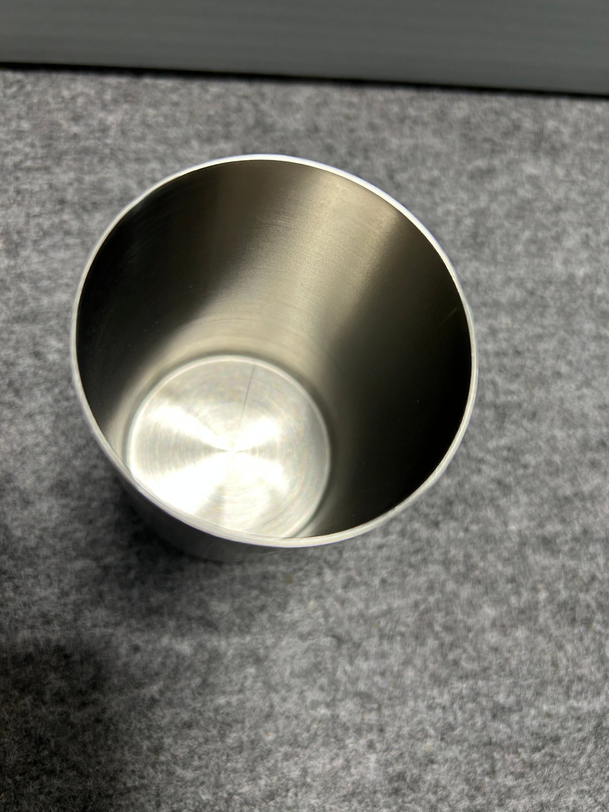 ZACK 40129Y タンブラー：容器の開口部と底まで見える内部