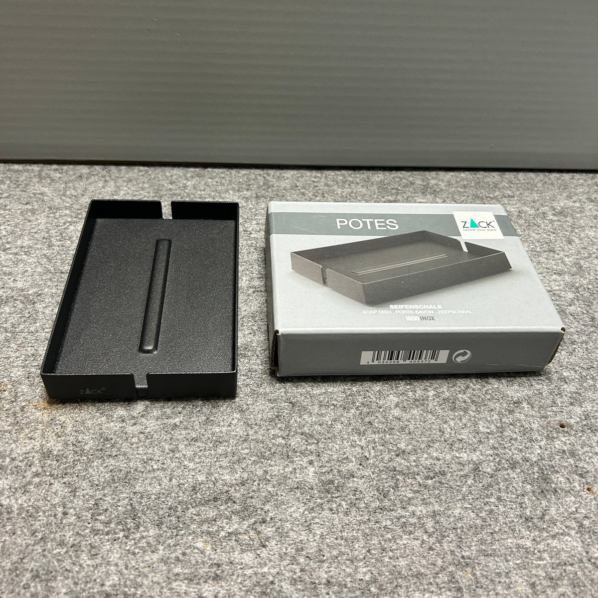 ZACK 40537Y ソープディッシュ：本体と商品パッケージを並べた状態