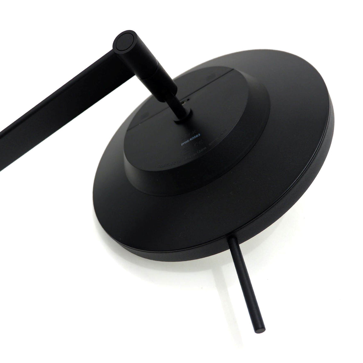 ZACK 40583 LINEA マットブラックのLEDメイクアップミラー：背面から見た鏡本体と接合部