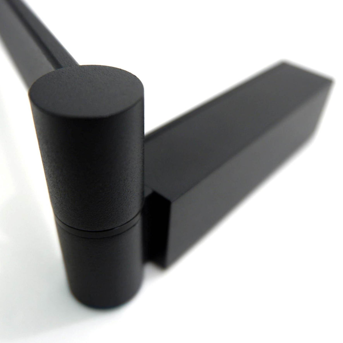 ZACK 40583 LINEA マットブラックのLEDメイクアップミラー：回転軸と折り畳みアームの接合部の拡大