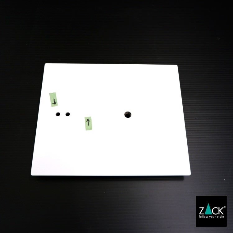 ZACK 40818B トイレットバトラー：支柱やケースを外した台座と取付穴