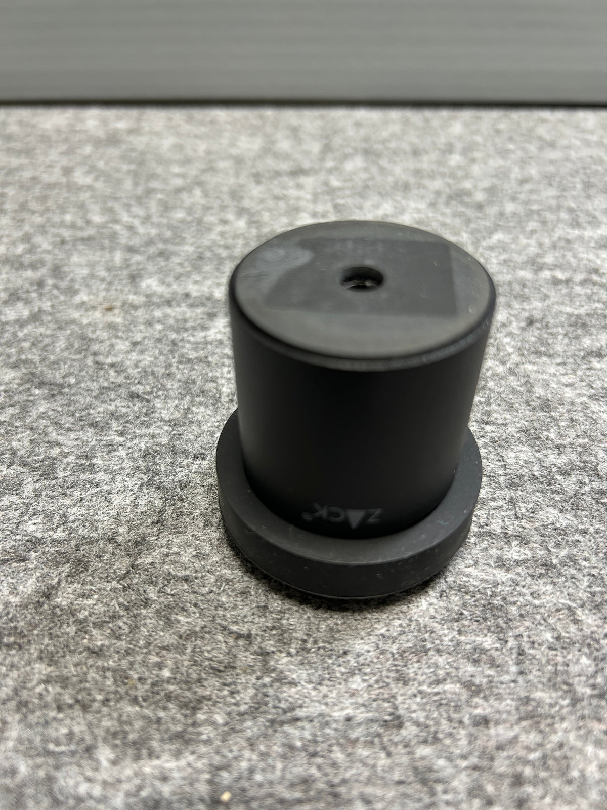 ZACK 50633Y ドアストッパー：底面を上にした本体の全体