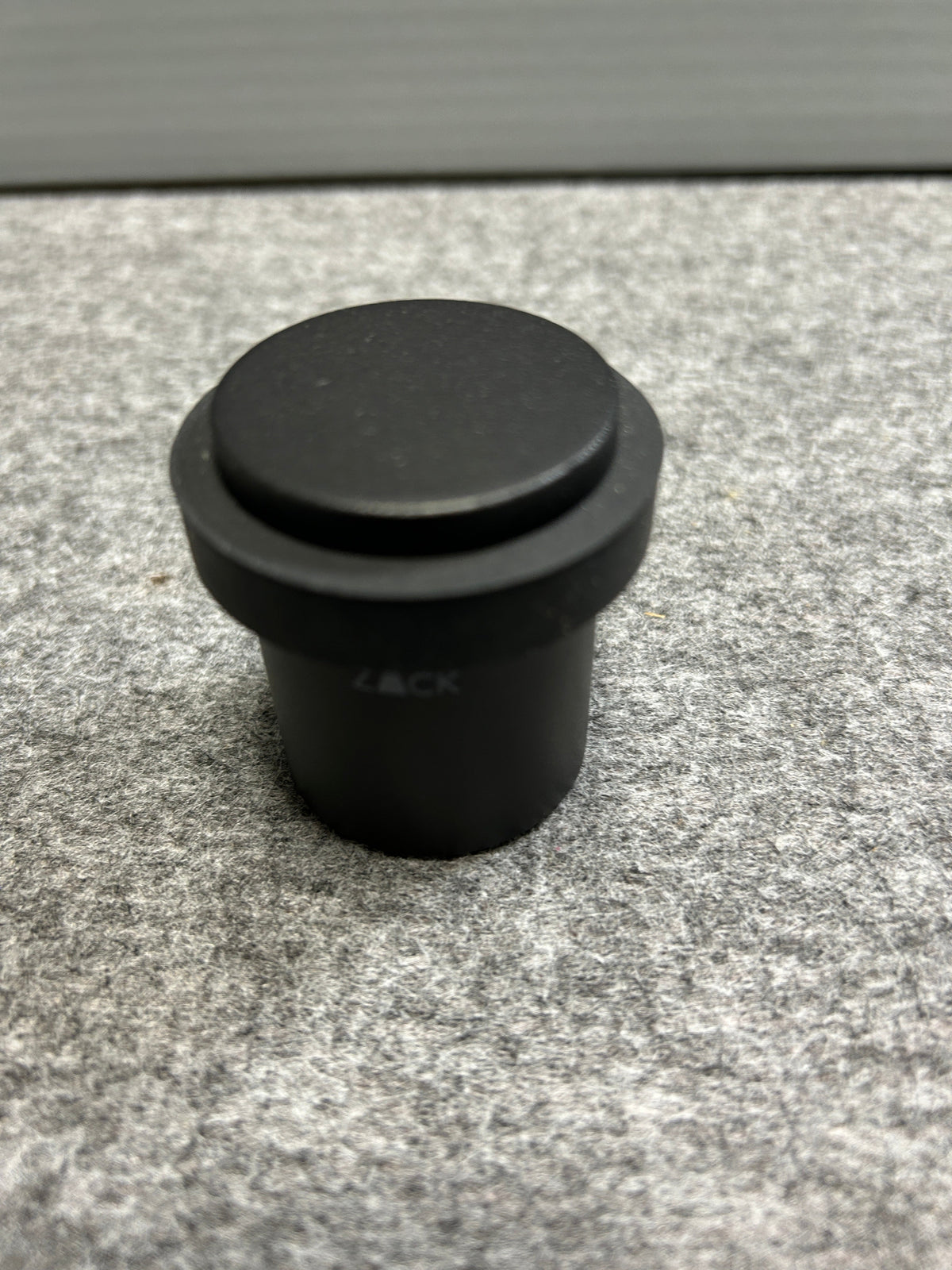 ZACK 50633Y ドアストッパー：本体を斜め上から見た全体